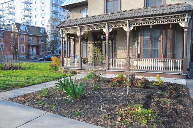 Building Photo - Laurier Apartments