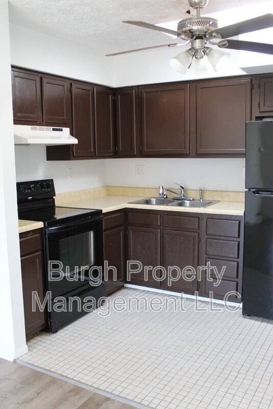 Building Photo - 534 Fallowfield Ave