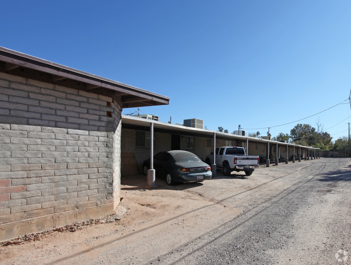 Primary Photo - 2930-2940 E Presidio Rd