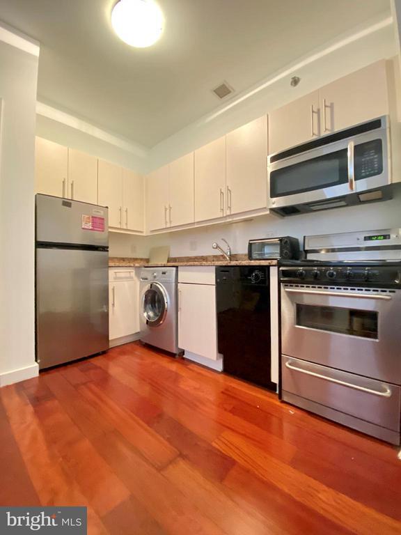 Primary Photo - 219 S 18th St