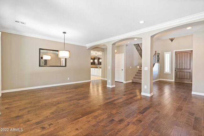 Building Photo - 112 Crescent Way