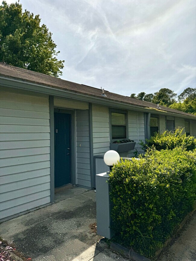 Building Photo - 1278 Montecello Dr