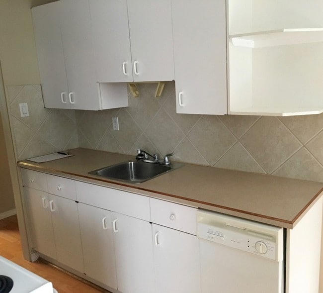  - 28 Grandin Crescent