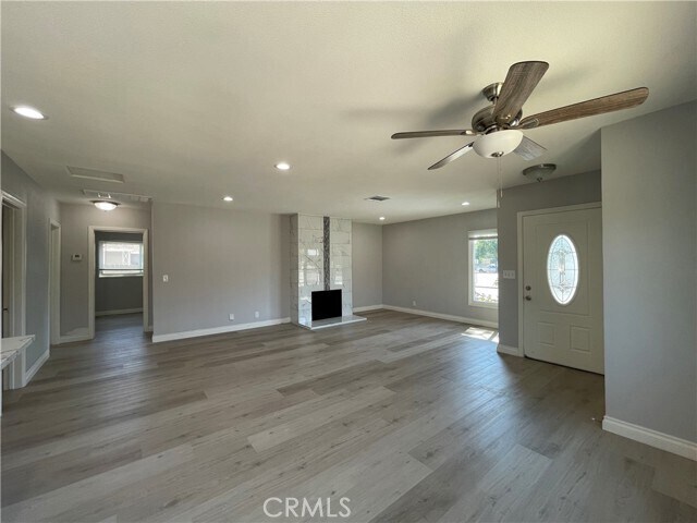 Foto del edificio - 425 W Orangethorpe Ave