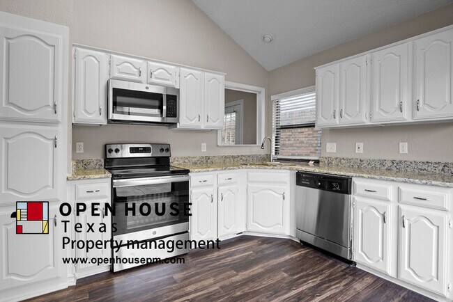 Foto del edificio - 2102 Holly Hill Ln, Carrollton