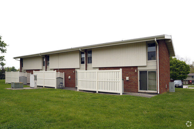 Scheidler Back Patio Exterior - Ball State University Apartments