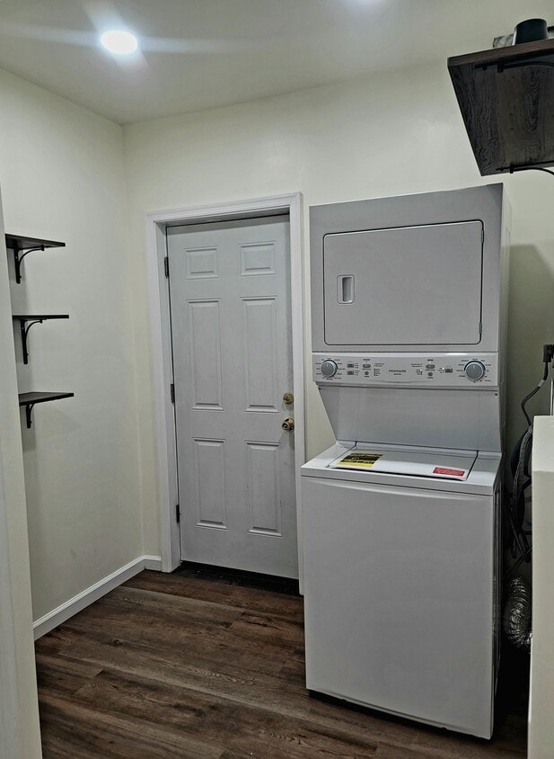 Primary Photo - 3914 Clark St