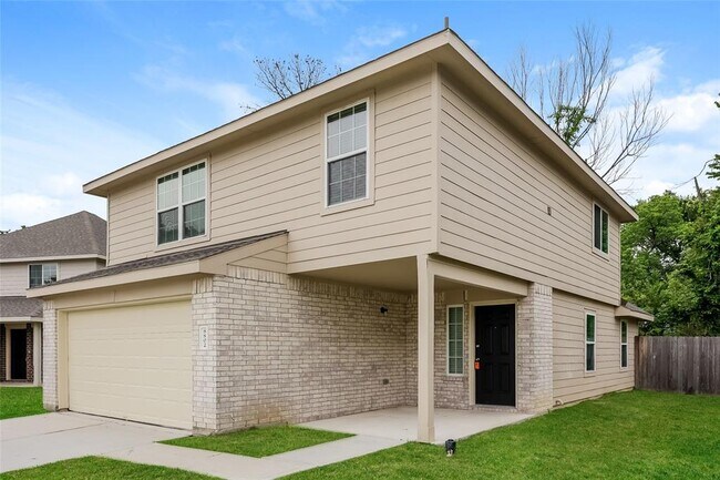 Foto del edificio - 8802 Doris Oaks Cir