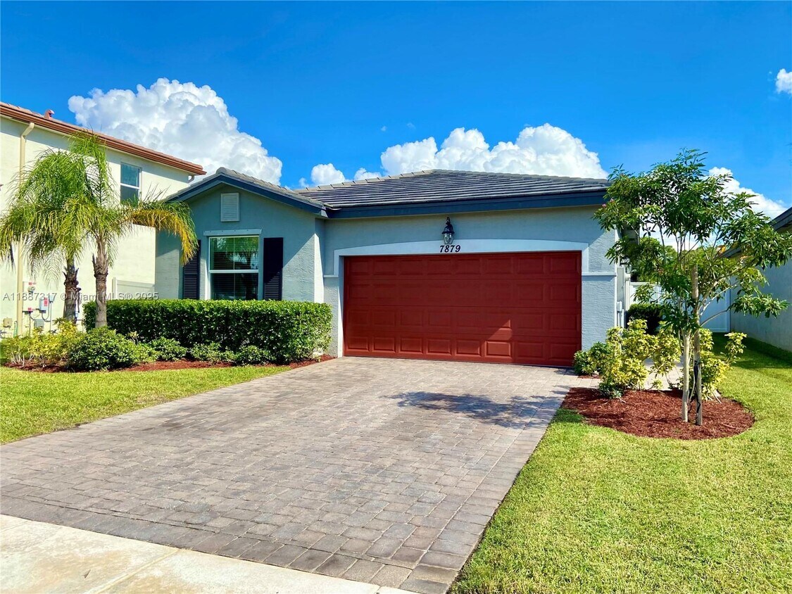 Foto principal - 7879 NW Greenbank Cir