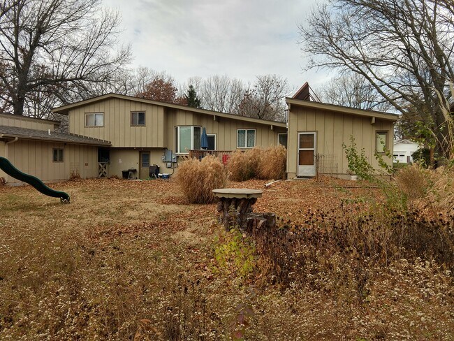 Building Photo - 2510 Ivy Dr