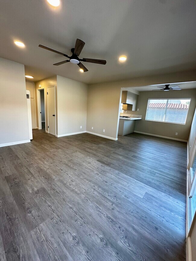 Foto del edificio - 16752 Lynn Ln