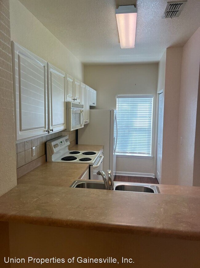 Foto del edificio - 2 br, 2.5 bath House - 4440 NW 49th Street...