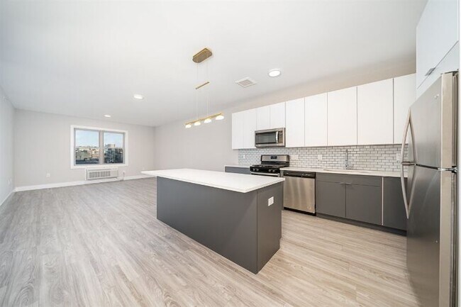 Foto del edificio - 6115-6119 Broadway