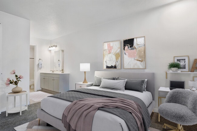 Building Photo - La Parisienne Apartments