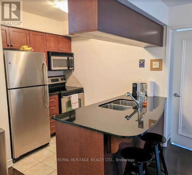 Photo du bâtiment - 60 St Clair Ave W