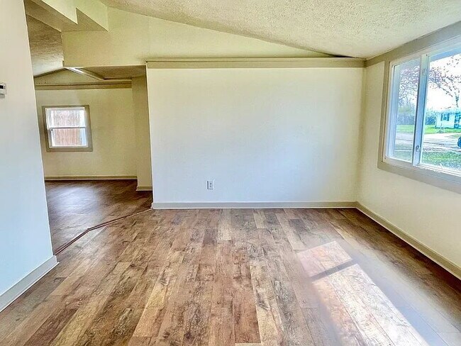 Building Photo - "Charming 3-Bedroom Gem in Indianapolis – ...