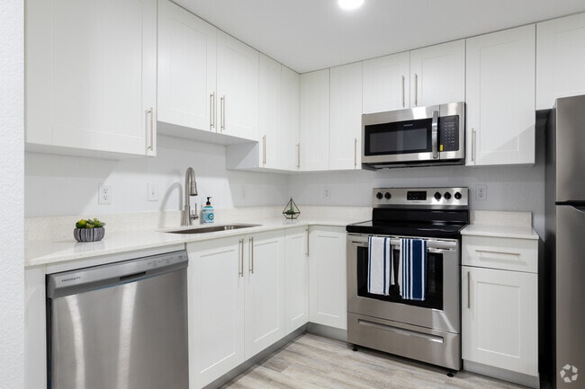 1BR, 1BA - 720SF - Welcome to Champions Village – Your Perfect Kissimmee Home!