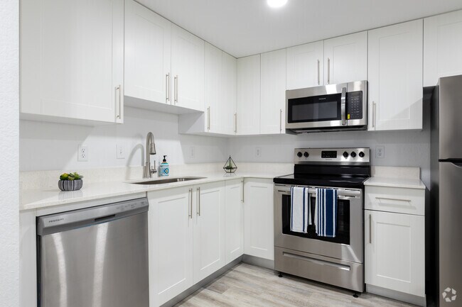 1HAB, 1BA - 720 ft² - Welcome to Champions Village – Your Perfect Kissimmee Home!