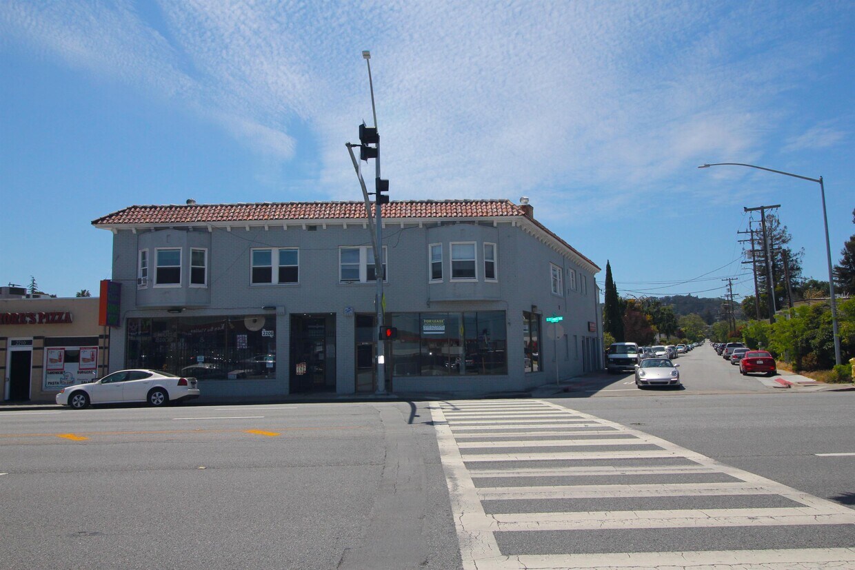 Primary Photo - 2204 S El Camino Real