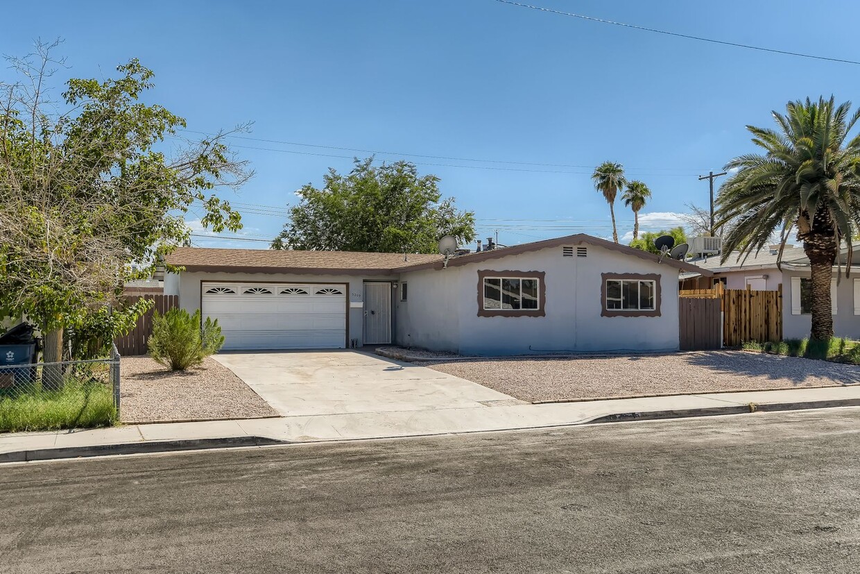 Primary Photo - Single Story 3 bed, 2 bath!