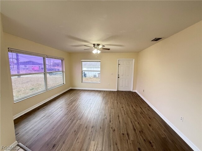 Foto del edificio - 2217 Leda Ave S