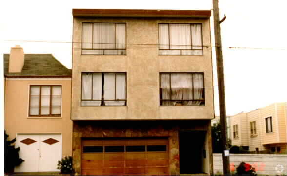 Building Photo - 4433 Lincoln Way