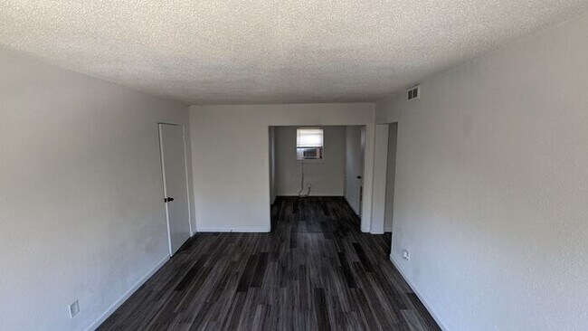 Foto del edificio - Newly Renovated, Affordable apartments nea...