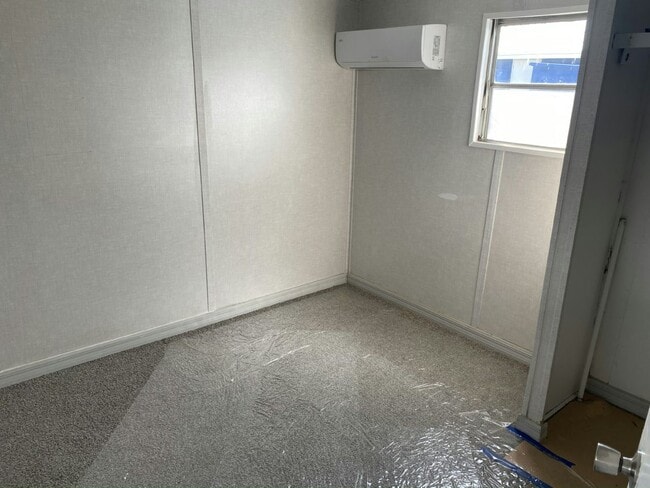 Foto del edificio - 13 Eustis Rd