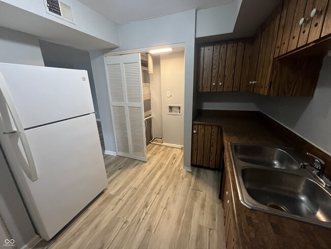 Building Photo - 1320 Millerwood Ct