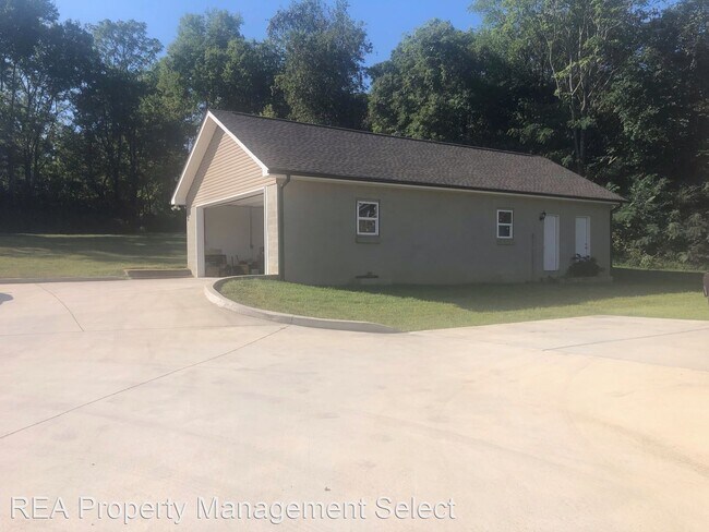 Building Photo - 3 br, 2.5 bath House - 818 Loop Road
