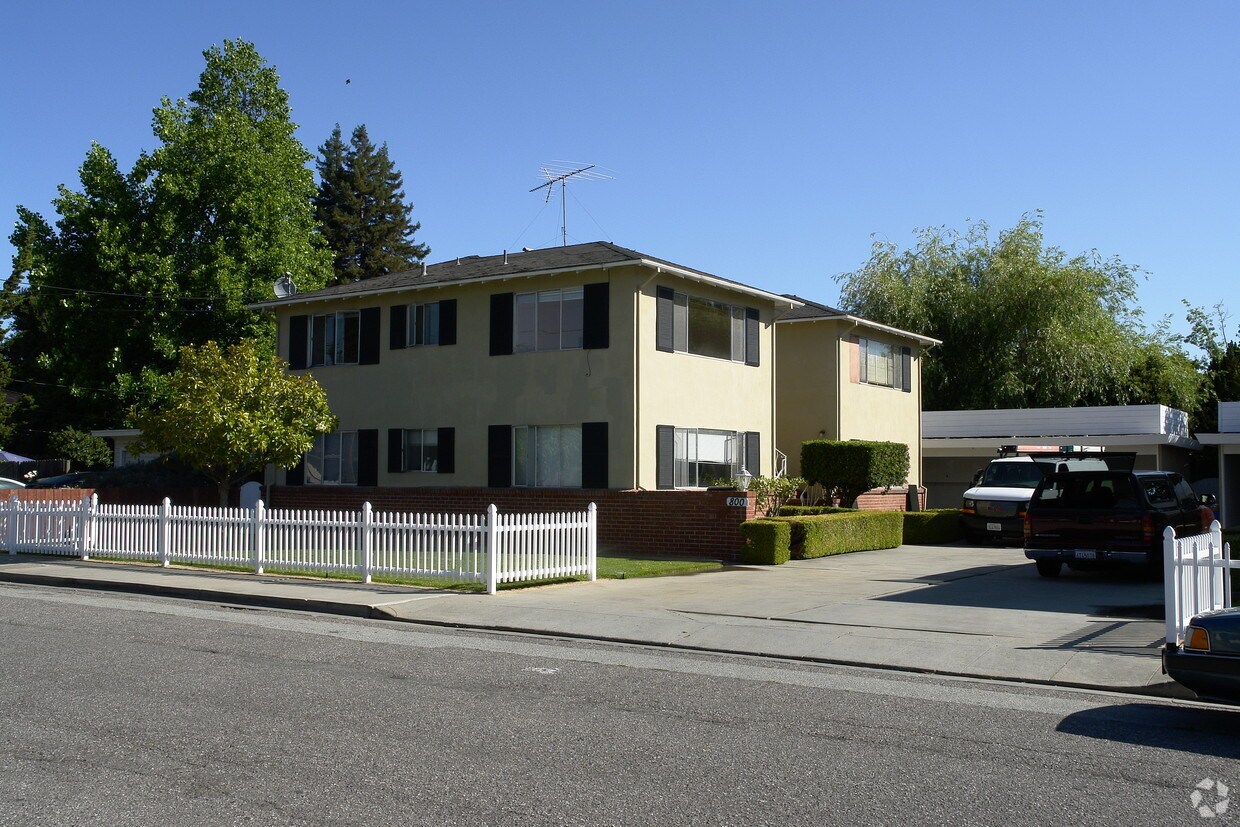 Primary Photo - 800 Arbor Rd