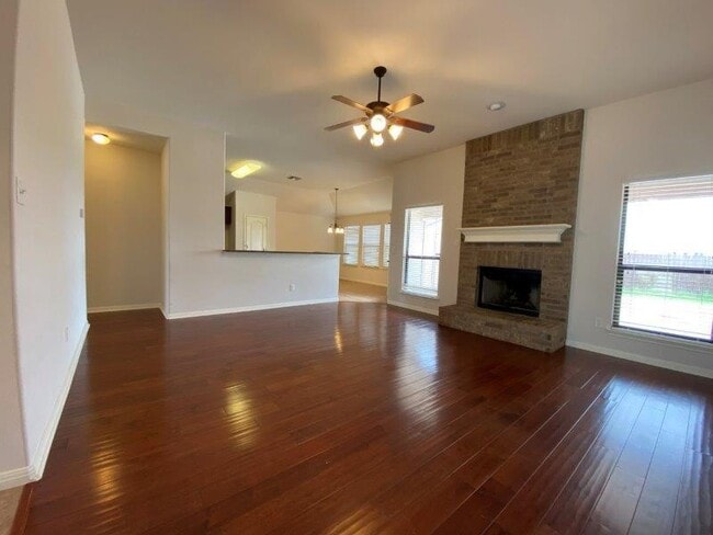 Building Photo - 1527 Woodlands Dr