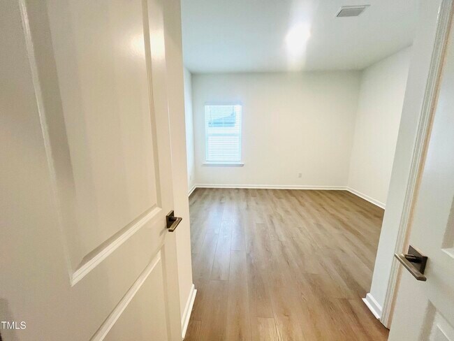 Foto del edificio - 3284 Roundly Rd