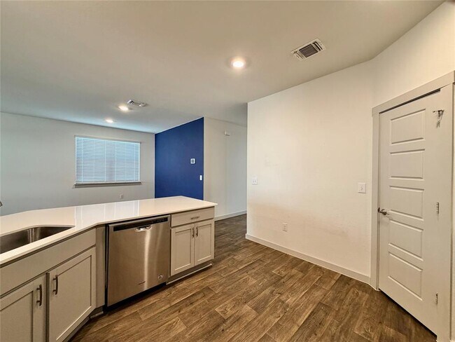 Foto del edificio - 3008 Louris Ln