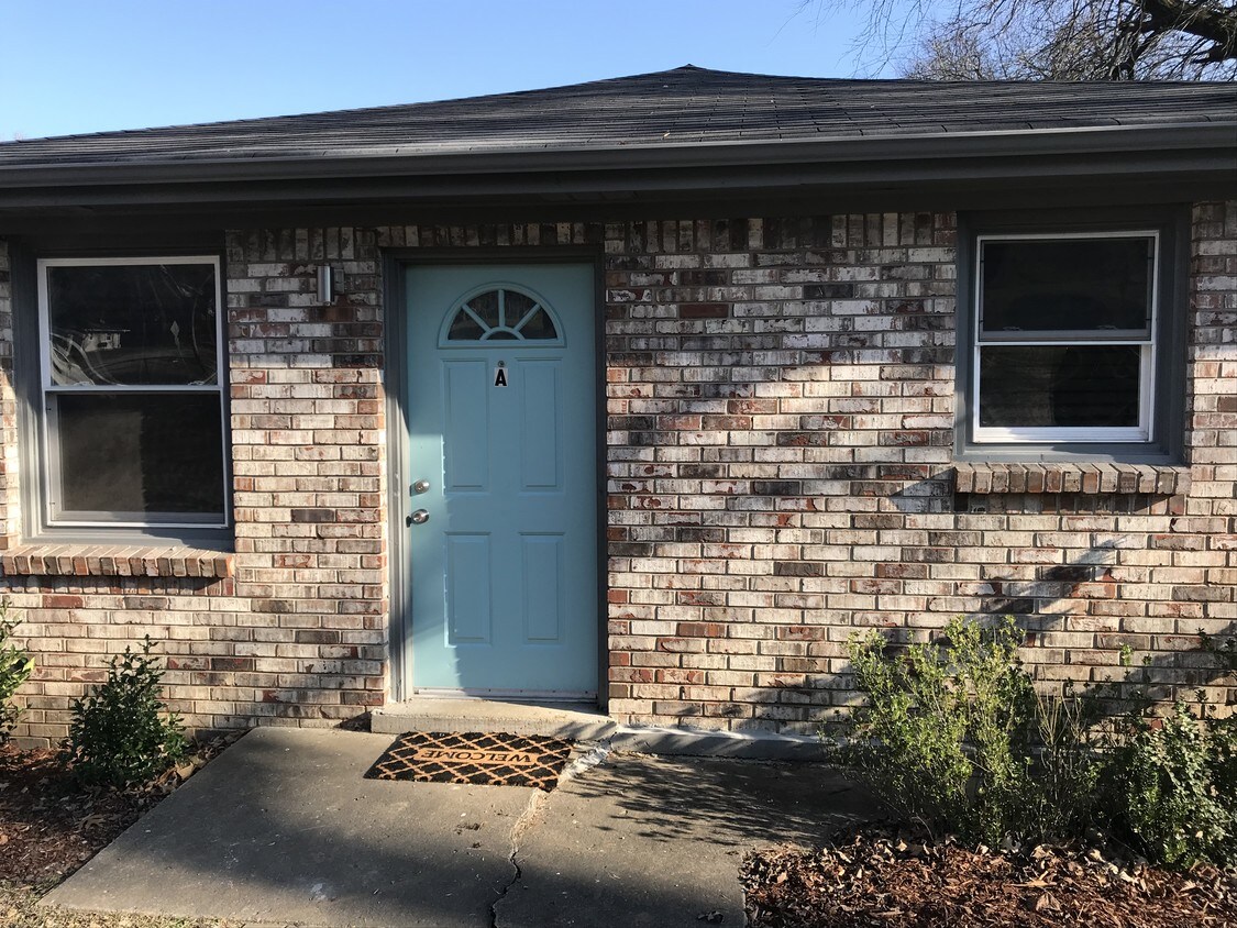 Primary Photo - 4012 Edwards Ave