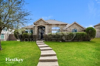 Building Photo - 824 Trailwood Dr