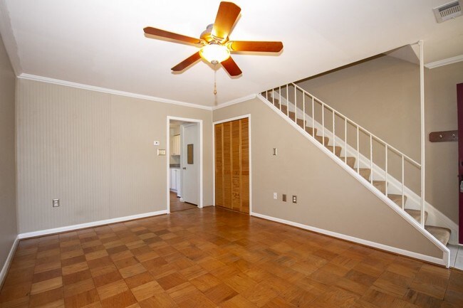 Building Photo - 8387 Norwood Dr