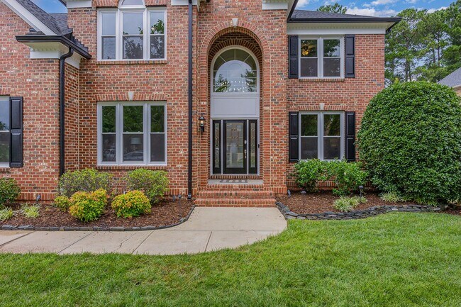 Foto del edificio - Stylish Renovation with Golf Course Views in a Prime Raleigh Location!