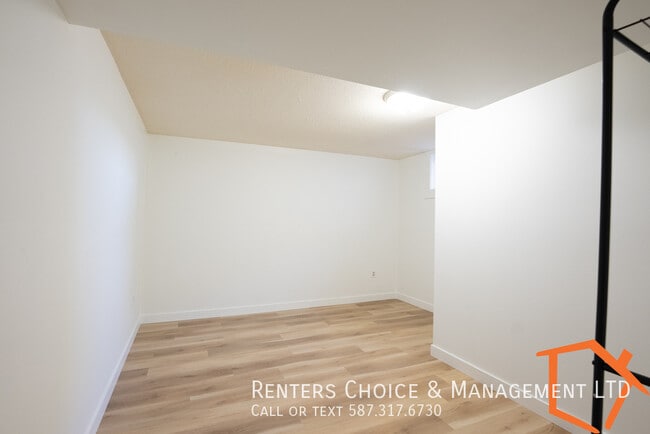 Photo du bâtiment - 3 Bedroom basement Suite, Onsite Laundry, ...