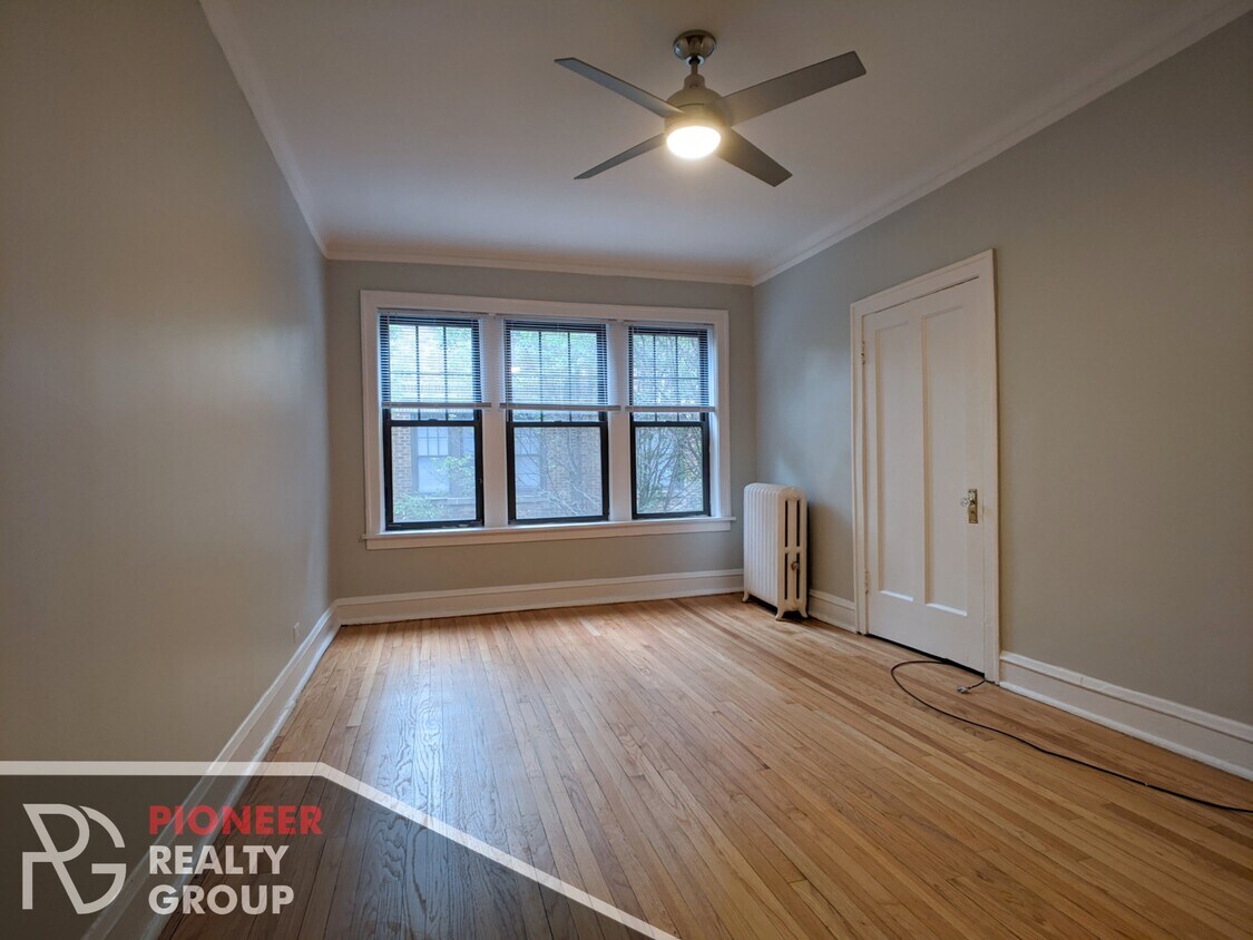 Foto principal - 2348 W Addison St