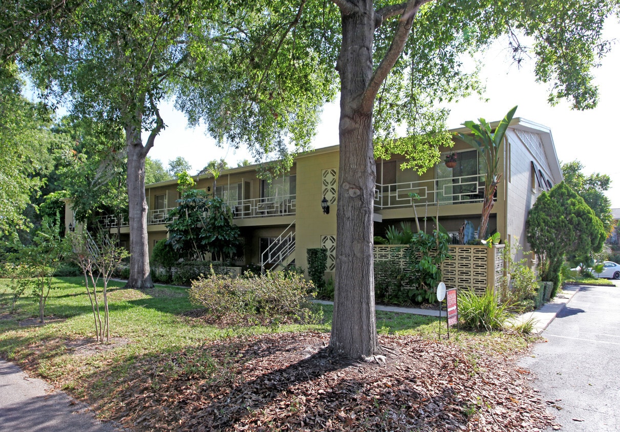 Building Photo - Adair Lake Villas