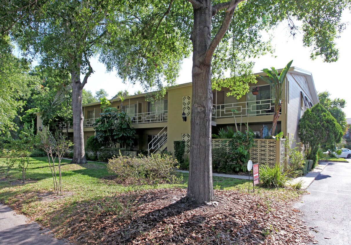Adair Lake Villas - The Roberson
