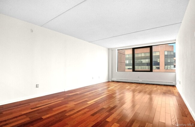 Foto del edificio - 4 Martine Ave