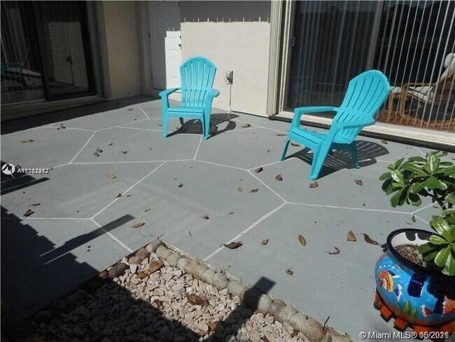 Foto del edificio - 9121 SW 22nd Ct
