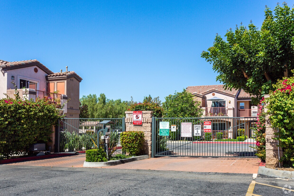 Foto del edificio - Parkwood Apartments