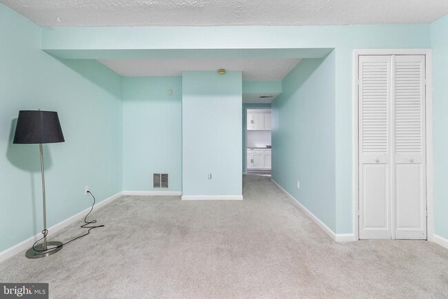 Foto del edificio - 8345 Windfall Rd