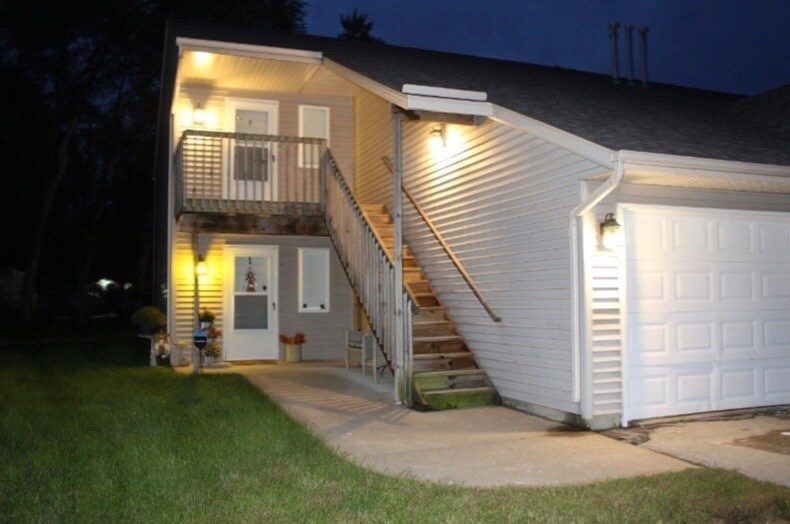 921 Minns Dr, Machesney Park, IL 61115 Townhouse for Rent in