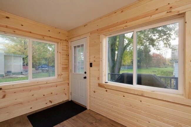 Foto del edificio - 241 Carrington Ave