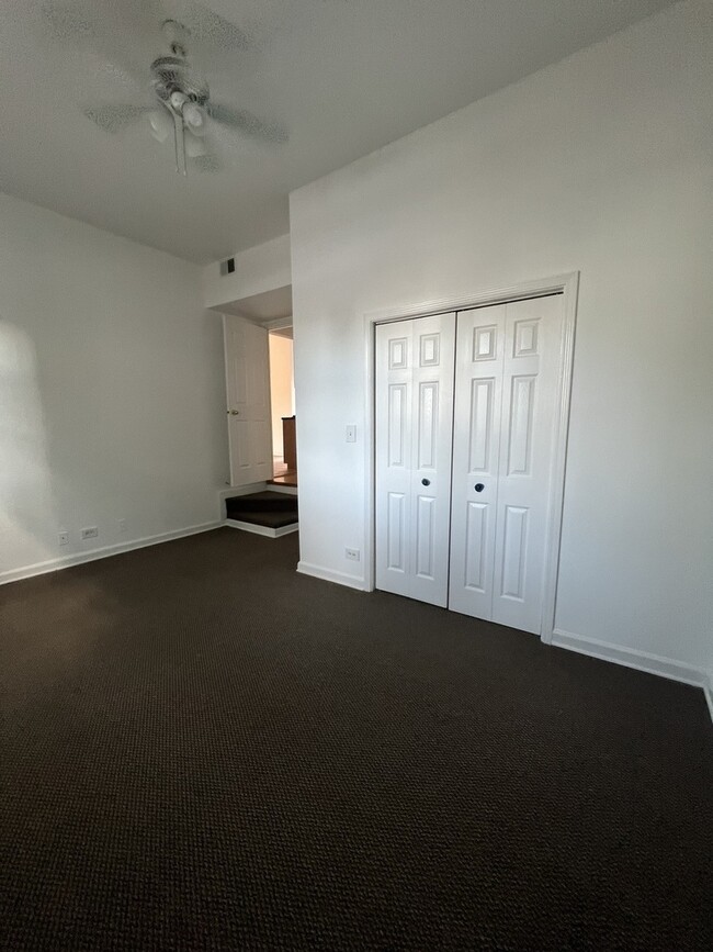 Building Photo - 3556 W Wrightwood Ave