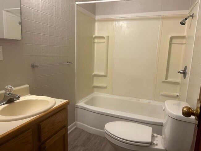 Foto del edificio - 2 BEDROOM 1 BATH HOME FOR RENT IN JOPLIN-$975 RENT-$975 DEPOSIT